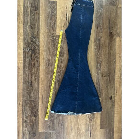 We The Free People Bell Bottom Flare Crvy Jeans Size 28 Dark Wash Raw Hem‎ - Picture 6 of 12